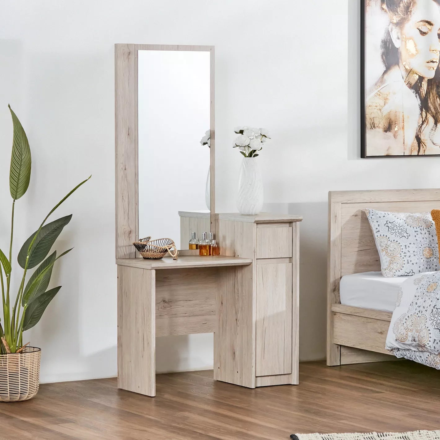 Elegant Design Wood Dressing Table With Mirror And Drawer-GCC Home Center