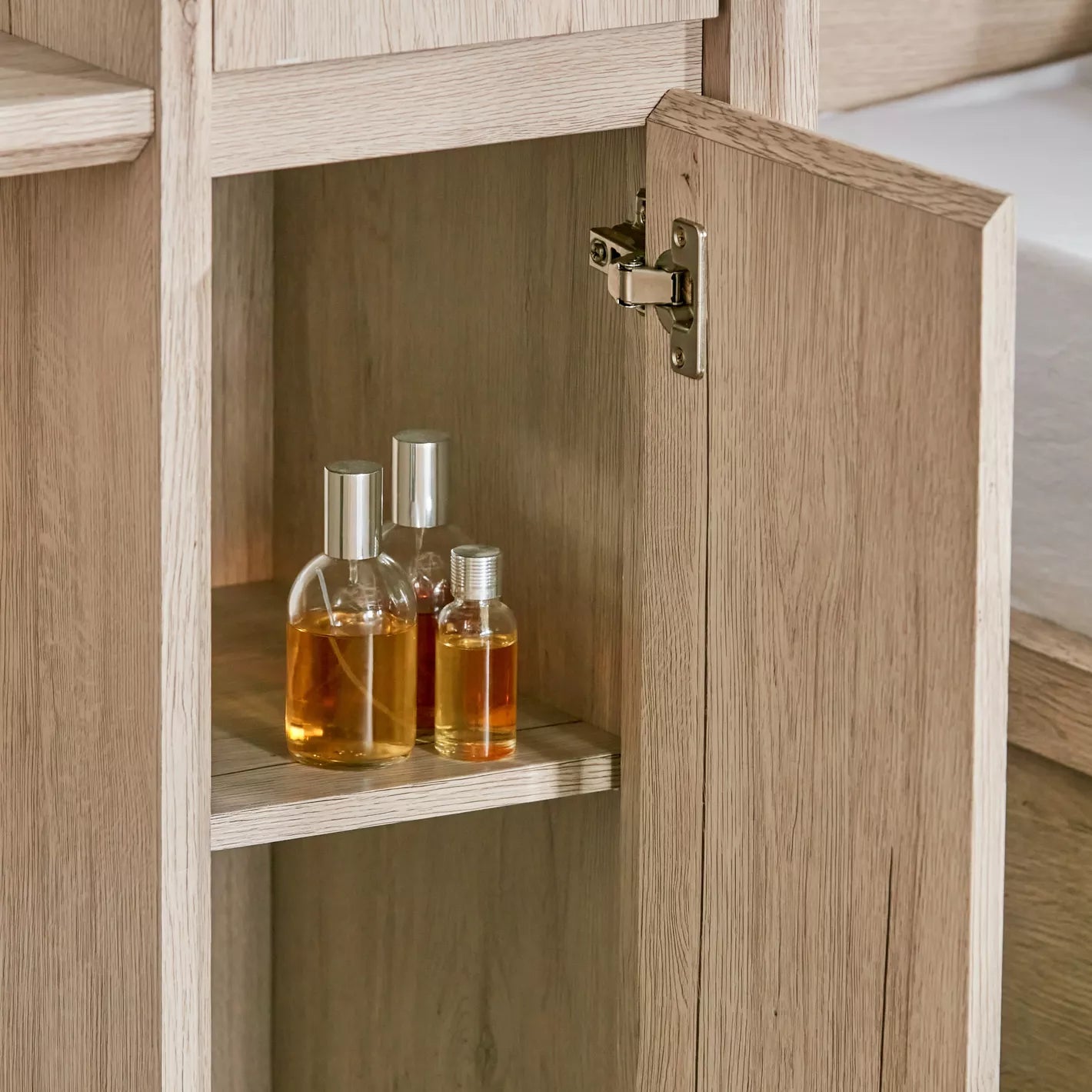 Elegant Design Wood Dressing Table With Mirror And Drawer-GCC Home Center