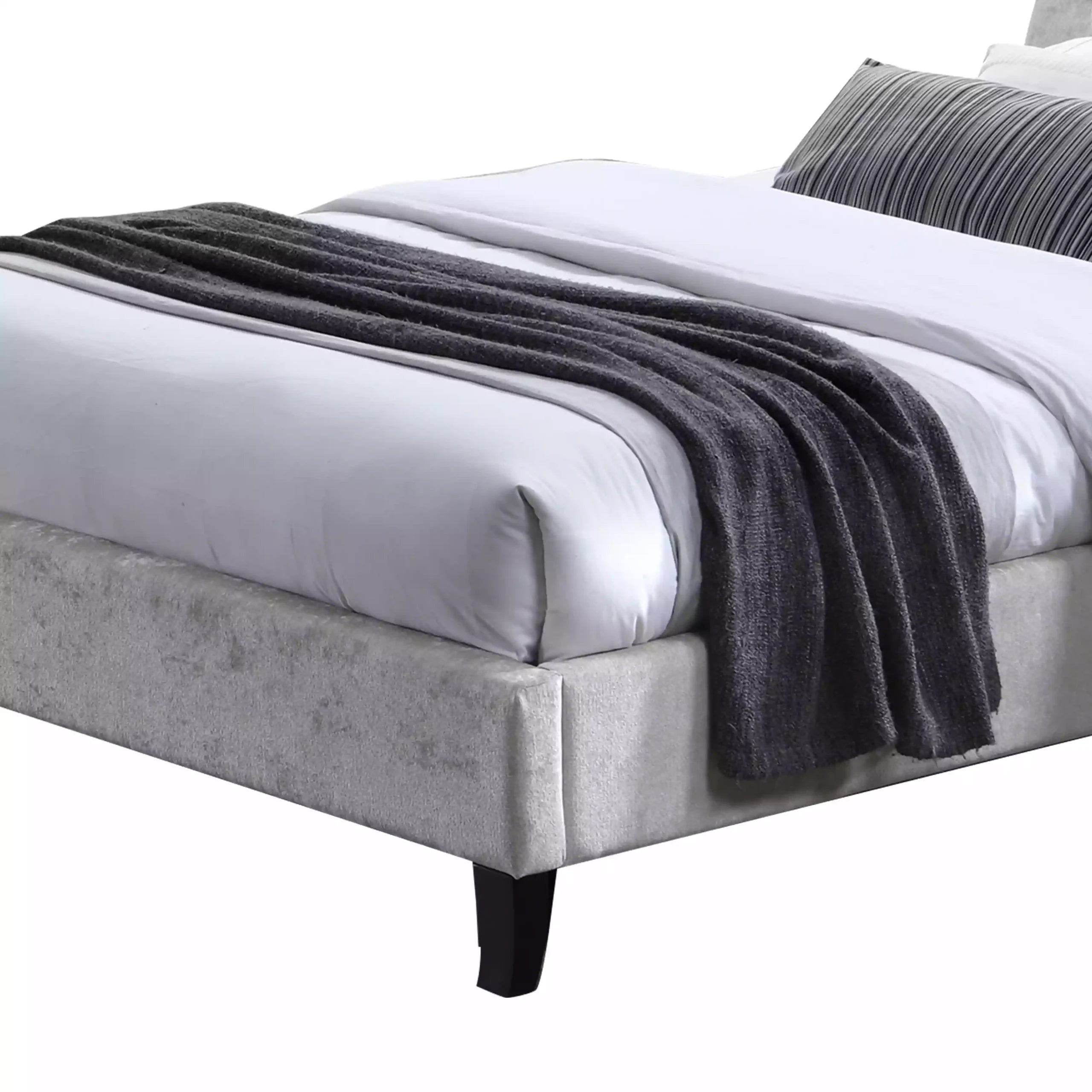 Single Bed - 223 x 137 x 117 cm