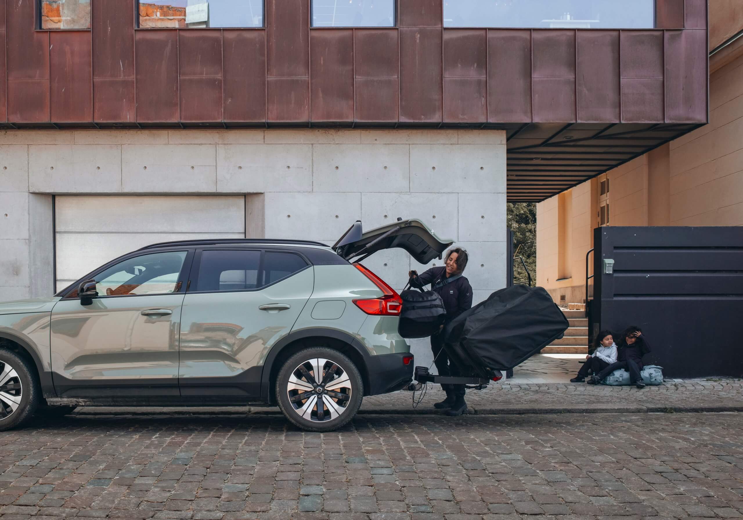 Thule Outset - 3-Person Towbar-Mounted Car Tent