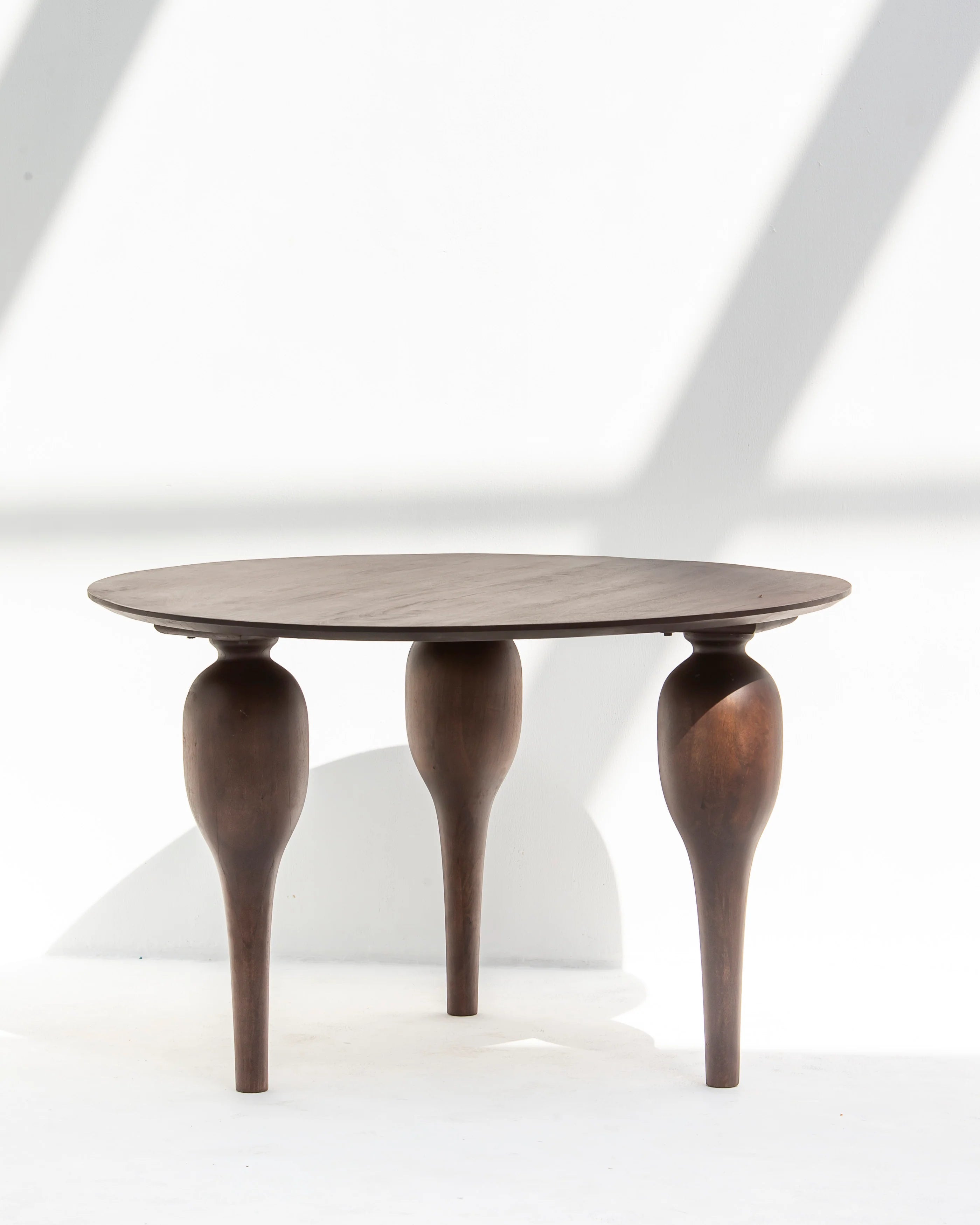 Elegant Premium Solid Mango Wood Round Dining Table