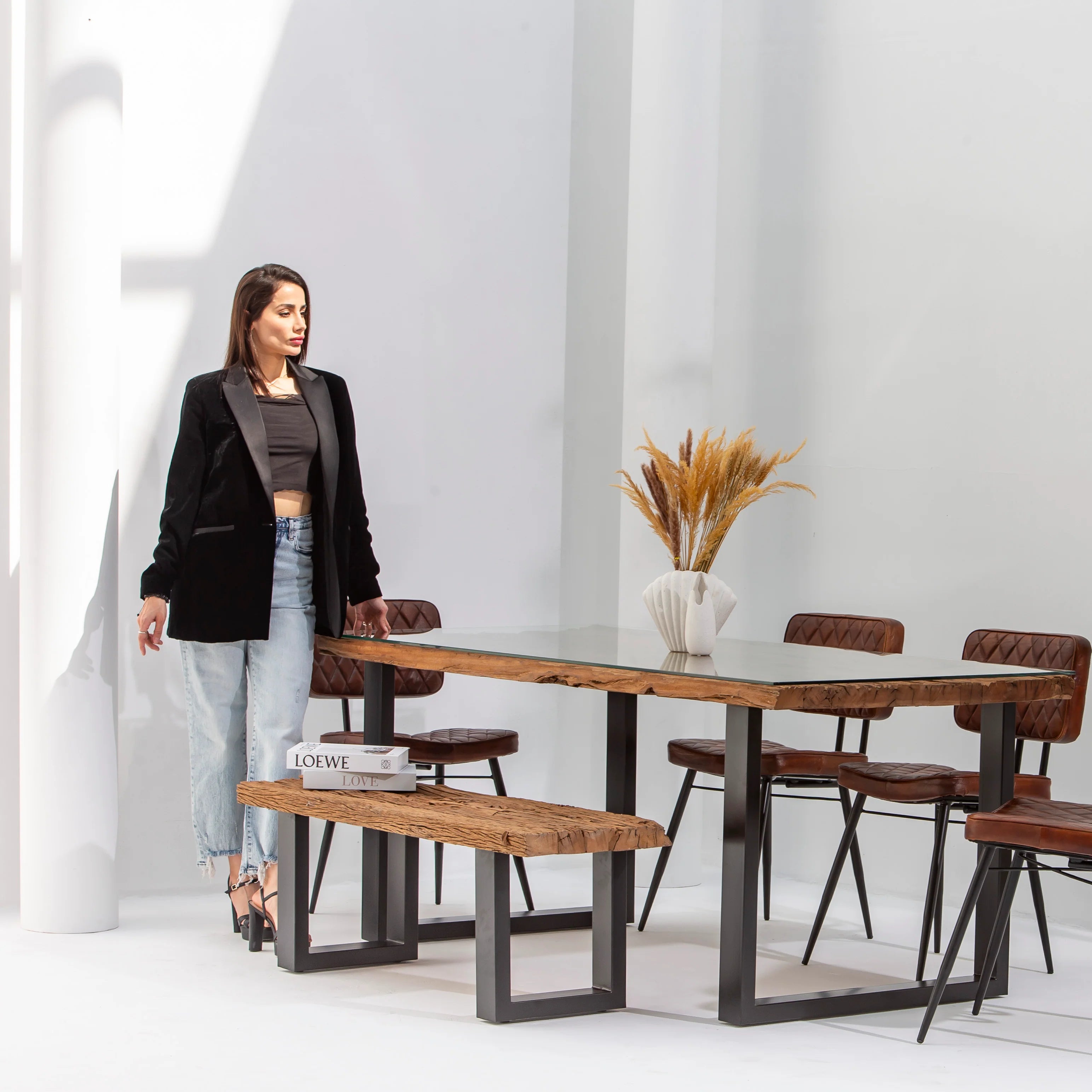 Luxury Railway Wood Dining Table with Sturdy Metal Legs