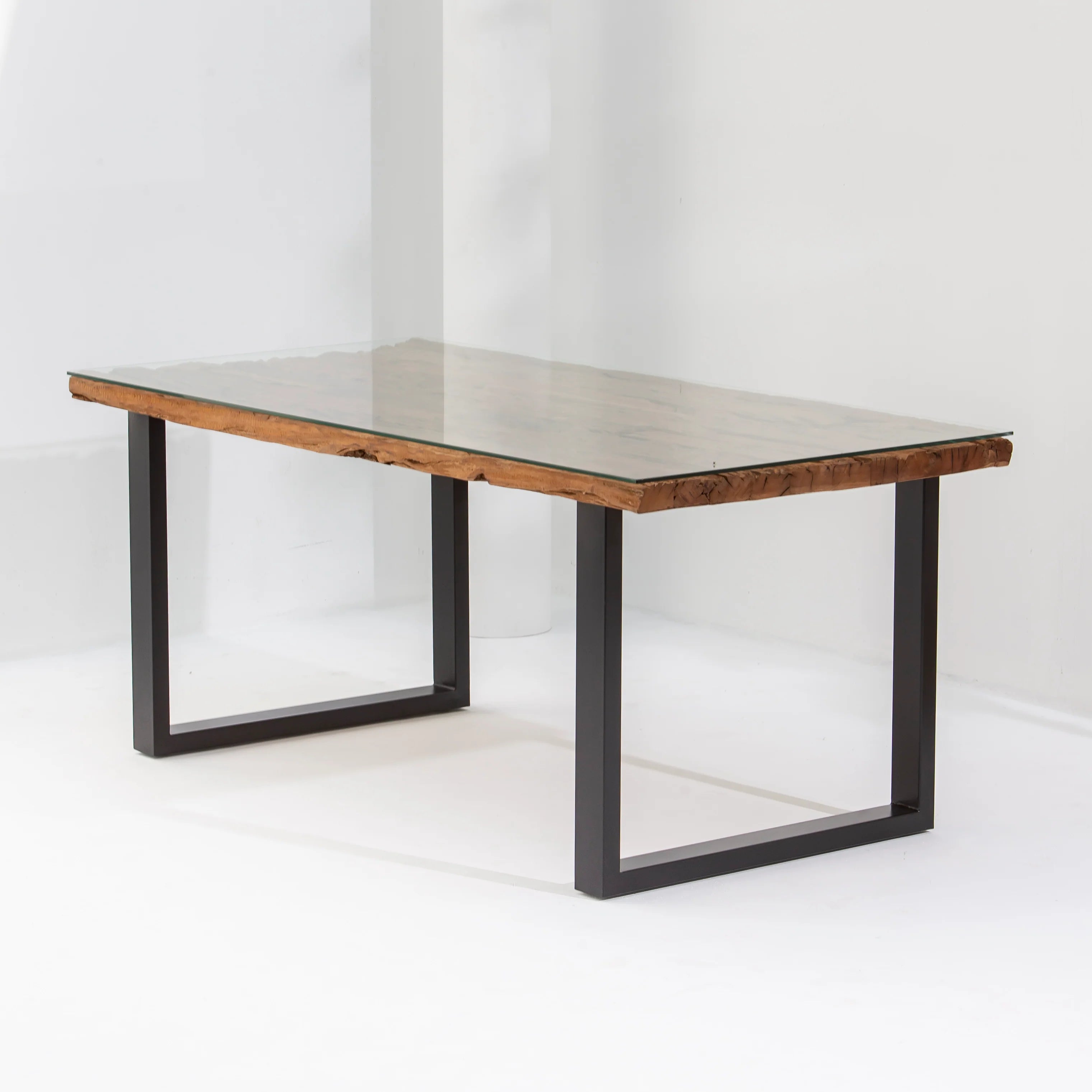 Luxury Railway Wood Dining Table with Sturdy Metal Legs