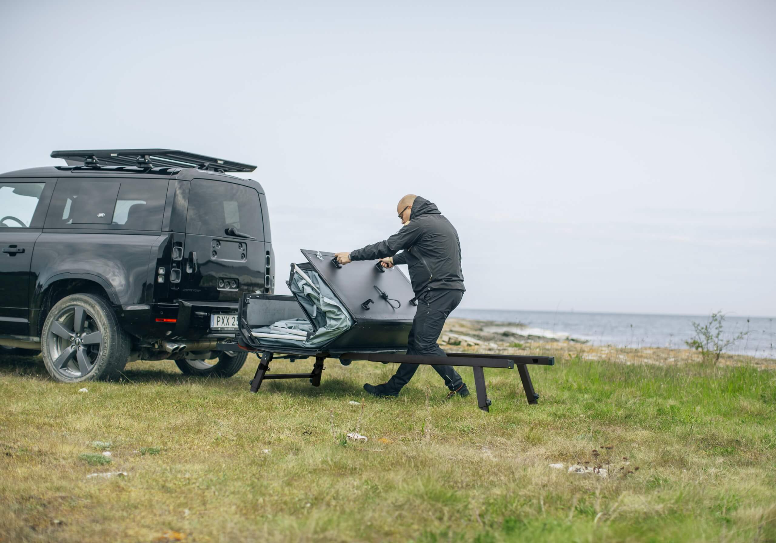 Thule Outset - 3-Person Towbar-Mounted Car Tent